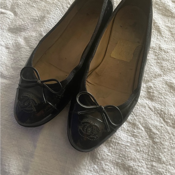 Chanel Black Ballet Flats Shoes - Picture 2 of 6